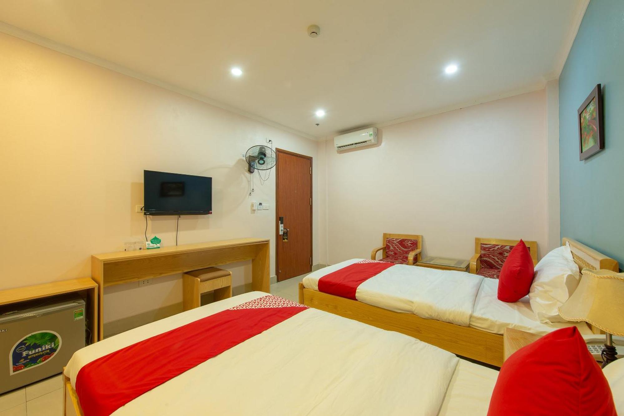 Capital O 417 Truong Son Hotel Hanoi Exteriör bild