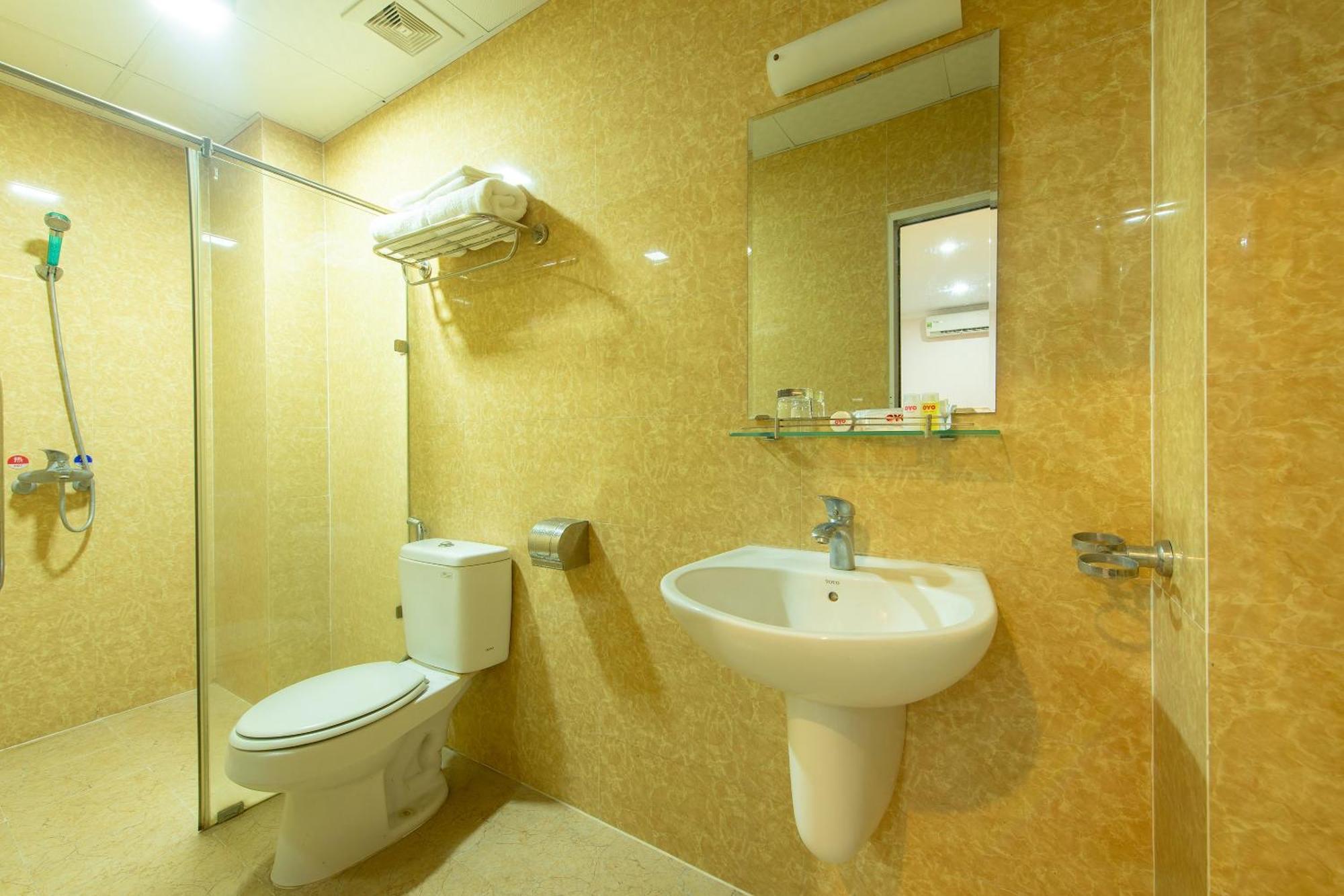Capital O 417 Truong Son Hotel Hanoi Exteriör bild
