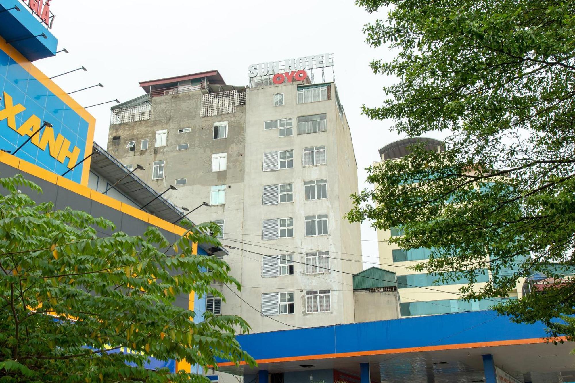 Capital O 417 Truong Son Hotel Hanoi Exteriör bild